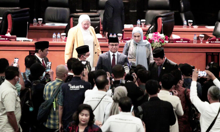 Caption:Gubernur Anies Baswedan dan Wakil Gubernur DKI Jakarta Ahmad Riza Patria usai menghadiri rapat paripurna DPRD DKI Jakarta, Selasa (13/9/2022) lalu.