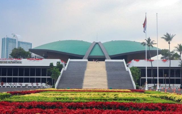 Caption: Wakil rakyat di pusat tidak melanjutkan proyek pengadaan kalender 2023 senilai hampir Rp 1 Miliar.