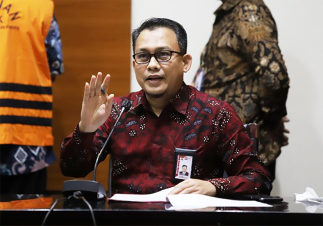 Caption: Ali Fikri, Kabag Pemberitaan Komisi Pemberantasan Korupsi (KPK) mengungkapkan, Lukas Enembe, Gubernur Papua Lukas Enembe dilarang meninggalkan tanah air walau alasan untuk berobat.