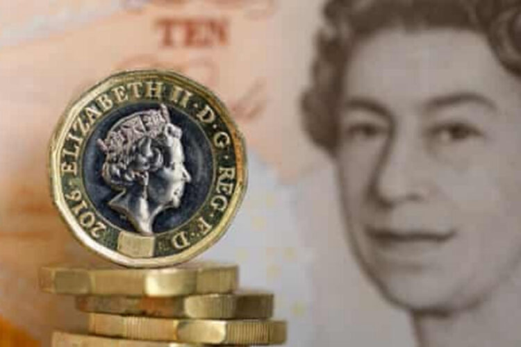 Caption: Inggris akan melakukan perubahan terhadap sejumlah hal pasca Ratu Elizabeth II mangkat. Salah satunya adalah dengan mengganti semua perangko, juga sebagian uang bergambar Ratu Elizabeth II yang meninggal pada Kamis (11/9).