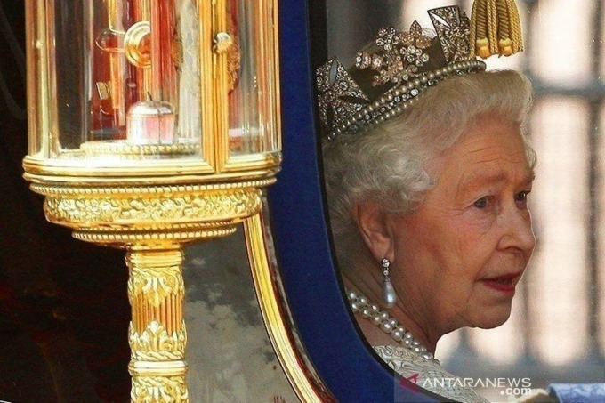 Caption Foto :  Dokumentasi Ratu Elizabeth II kembali ke Istana Buckingham setelah menghadiri Pembukaan Parlemen Negara Bagian, di Gedung Parlemen, di Westminster, London.