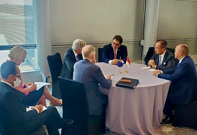 JALIN KERJA SAMA: Menko Bidang Perekonomian Airlangga Hartarto ketika bertemu dengan Damien O’Connor, Minister of Agriculture, Trade & Export Growth, Land Information, Biosecurity and Rural Communities, Kamis (8/9).