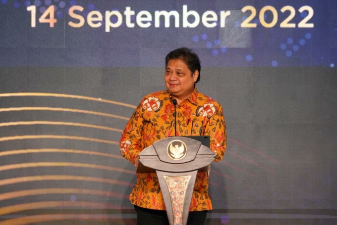 KOLABORASI: Menko Bidang Perekonomian Airlangga Hartarto dalam sambutannya pada Rakorpusda Pengendalian Inflasi 2022, di Surabaya, Rabu (14/9).
