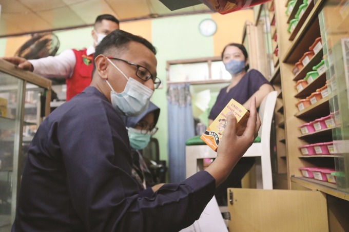 SIDAK: Tim gabungan melakukan supervisi ke sejumlah apotek dan toko obat guna memastikan penarikan obat sirup yang dilarang.