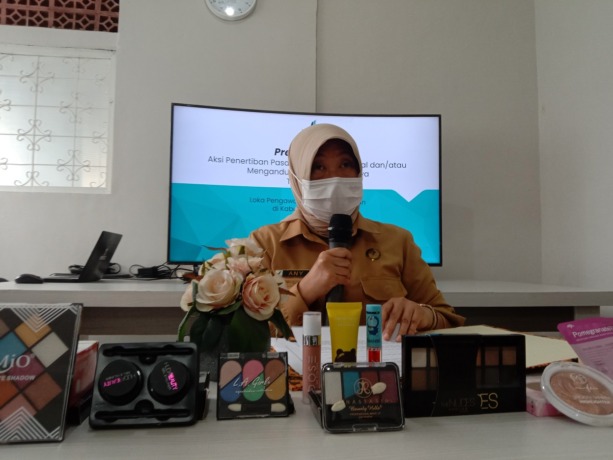 TEGAS: Kepala Loka POM Jember Any Koosbudiwati menjelaskan obat dan makanan berbahaya.