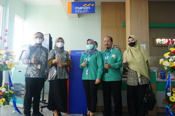 RESMIKAN: RSU Kaliwates bersama PT Asuransi Jiwa Inhealth Indonesia (Mandiri Inhealth) me-lauching konter Mandiri Inhealth, kemarin (5/10).