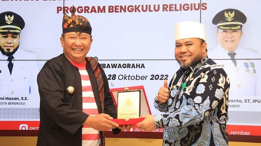 SILAHTURAHMI: Bupati Jember Hendy Siswanto menerima kunjungan Wali Kota Bengkulu Helmi Hasan beserta rombongan, Jumat (28/10).