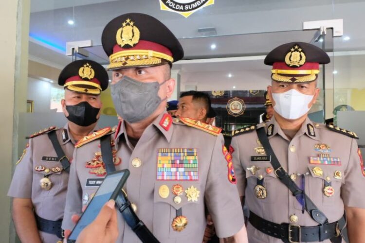 Caption: Lembaga Kajian Strategis Kepolisian Indonesia (Lemkapi) menilai penunjukan Kapolda Sumbar Irjen Pol Teddy Minahasa menjadi Kapolda Jawa Timur akan mampu menjaga Jawa Timur tetap kondusif.