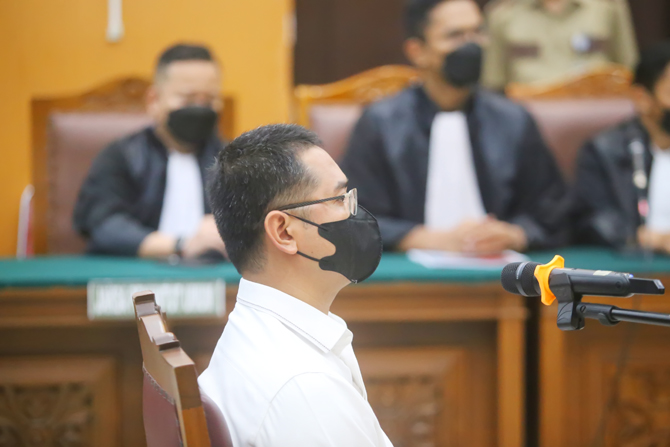 AKP Irfan Widyanto terlihat menjalani sidang perdana di Pengadilan Negeri Jakarta Selatan, Rabu (19/10/2022), terkait kasus merintangi penyidikan atau “obstruction of justice” pembunuhan berencana Brigadir J.
