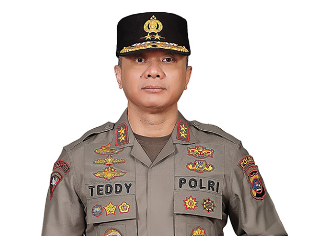 Irjen Teddy Minahasa Putra