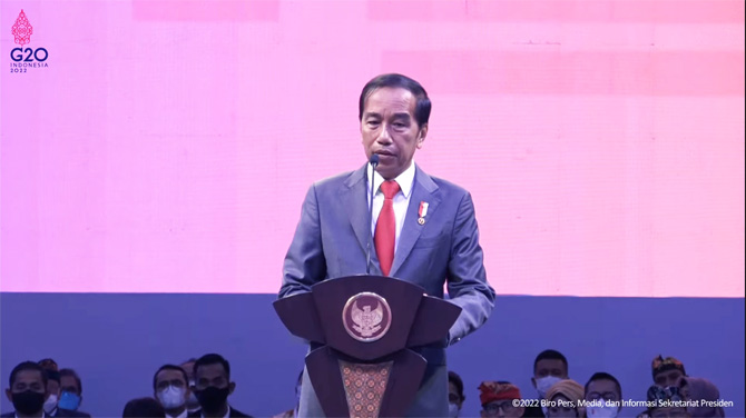 Presiden Joko Widodo (Jokowi) meluncurkan vaksin Covid-19 buatan dalam negeri, bernama IndoVac yang diproduksi oleh PT Bio Farma di Bandung, Jawa Barat, Kamis (13/10).