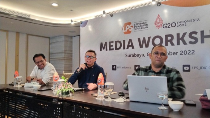 SOSIALISASI: Sekretaris LPS Dimas Yuliharto menjelaskan kehadiran LPS mampu menyetabilkan perekonomian karena uang nasabah aman.