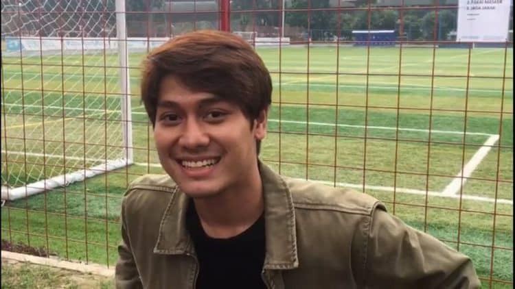 Caption: Kasus kekerasan dalam rumah tangga termasuk masalah serius. Buntut dari kasus KDRT  dilakukan terhadap Lesti Kejora, Rizky Billar kini resmi didepak sebagai host dari Dangdut Academy atau DA 5 tayangan Indosiar.