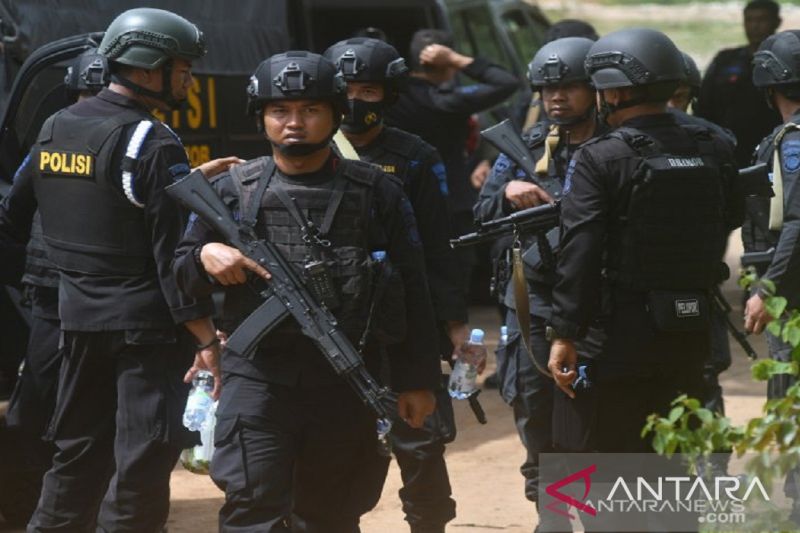 Sumenep membenarkan penangkapan tiga orang warga terduga terlibat jaringan terorisme oleh Tim Datasemen Khusus (Densus) 88 Antiteror Mabes Polri di Sumenep, Jawa Timur, Jumat (28/10).