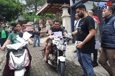 Empat pelaku penembakan Rina Wulandari menjalani proses rekonstruksi atau reka ulang adegan rencana pembunuhan, Selasa (18/10) kemarin.