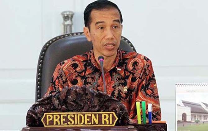 Presiden RI Joko Widodo (Jokowi) menggelar rapat internal terkait perkembangan kasus obat penyebab gagal ginjal dengan sejumlah menteri Kabinet Indonesia Maju di Istana Kepresidenan Bogor, Jawa Barat, Senin (24/10).