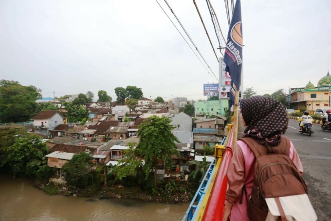 KAWASAN SUNGAI: Salah satu daerah yang terdapat permukiman dengan jarak yang cukup dekat di bantaran sungai.