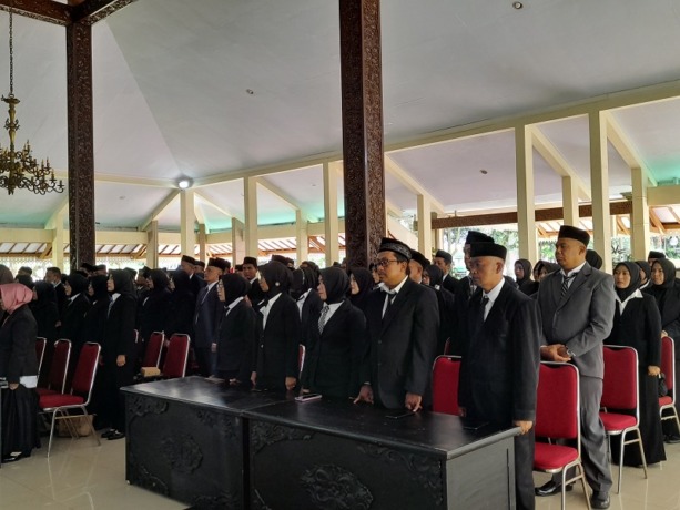 RAPI: Sejumlah kepala sekolah ketika mengikuti pelantikan, beberapa waktu lalu. Mereka diminta untuk mengelola dana BOS sesuai aturan yang berlaku.