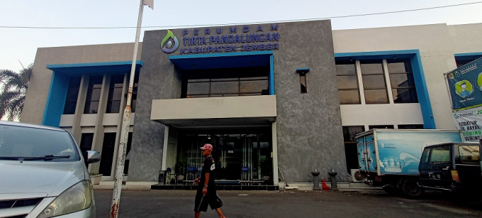 BUMD: Kantor PDAM Jember yang berada di Jalan Trunojoyo. Kini, perusahaan air milik daerah Jember itu menerapkan penyesuaian tarif, sehingga akan ada kenaikan tagihan bulanan PDAM.