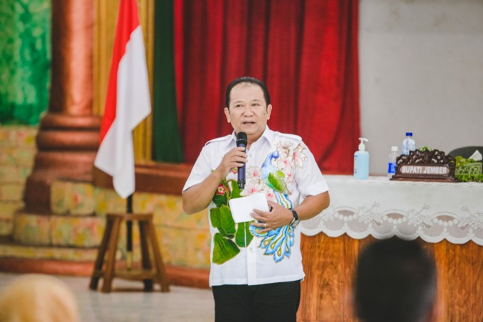 MEMBUKA: Bupati Hendy Siswanto membuka kegiatan pelatihan kepemimpinan kepala desa di aula Secaba.