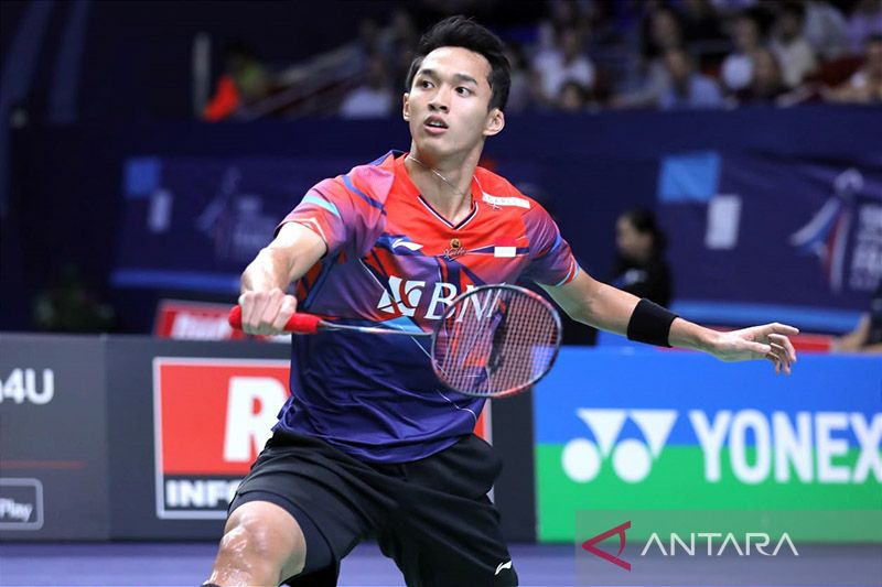 Jonatan Christie terpaksa mundur dari pertandingan babak perempat final French Open 2022 karena cedera engkel kaki kanan di Paris, Jumat (28/10/2022). Pada babak kedua Hylo Open 2002, Kamis (3/11/2022) Jonatan akan menghadapi sesama pebulu tangkis Indones