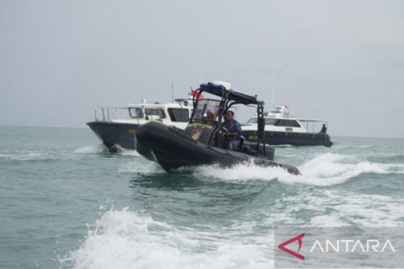 Ilustrasi, Kapal patroli Polda Kepulauan Babel mencari korban helikopter Polri yang jatuh di Perairan Belitung Timur.