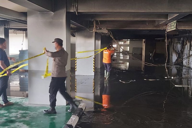 Kebakaran gudang di Lampung City Mall