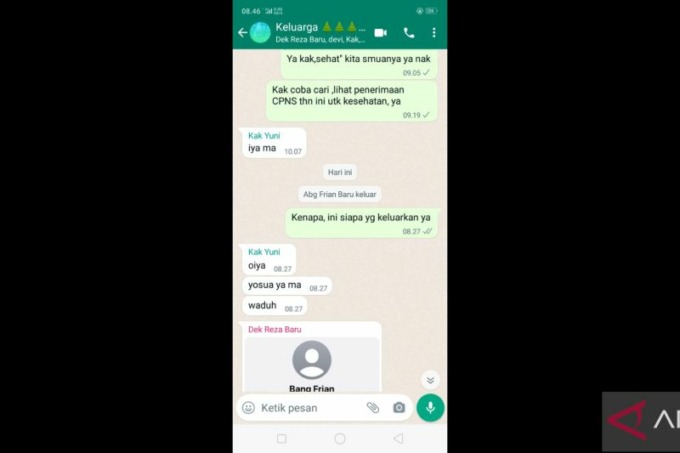 Tangkapan layarnotifikasi pesan grup keluarga ketika nomor ponsel Brigadir J keluar dari obrolan grup, Selasa (8/11/2022).