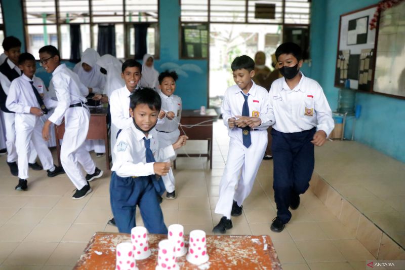 Perlu kreativitas guru untuk menjadikan proses belajar mengajar menjadi pengalaman yang berkesan.