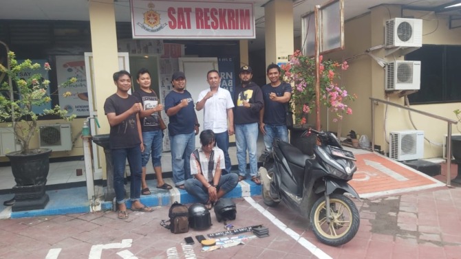Polisi berhasil menangkap ANS diduga memperkosa dan mencuri harta ER seorang gadis berstatus Mahasiswi di Ngawi.