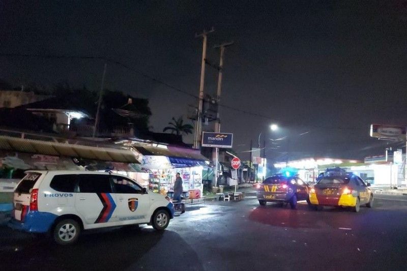 Sejumlah polisi melakukan patroli antisipasi aksi berandalan bermotor di kawasan perkotaan Tasikmalaya, Jawa Barat, Sabtu (12/11/2022).
