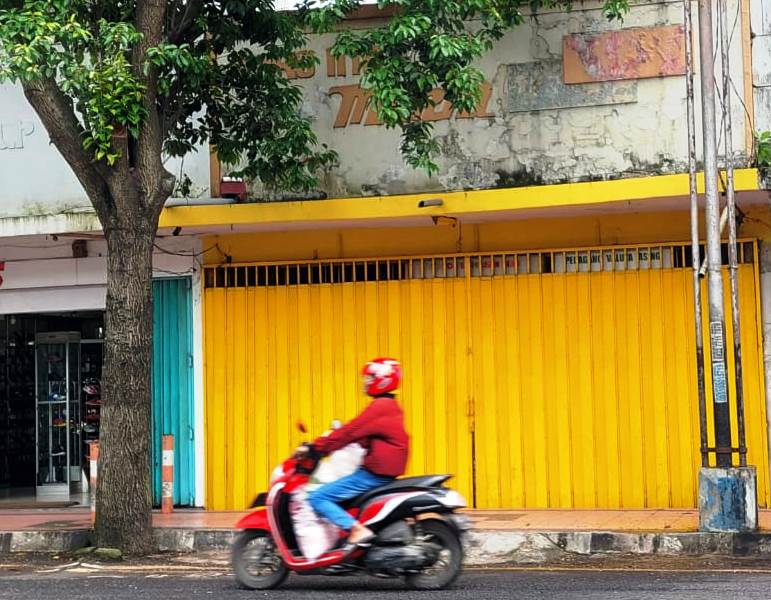 LOKASI PERAMPOKAN: Toko emas “Murni” di Jalan Sultan Agung, Kelurahan Kepatihan, Kaliwates, Jember. Di toko ini, perampok menggondol emas 2 kilogram dan duit Rp 19 juta.