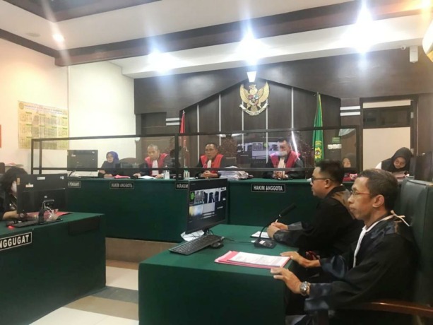 PEMBELAAN: Suasana sidang agenda pembacaan eksepsi kasus pencurian terdakwa Ali Wafa. Di ruang ini, penasihat hukum terdakwa menilai dakwaan JPU error in persona.