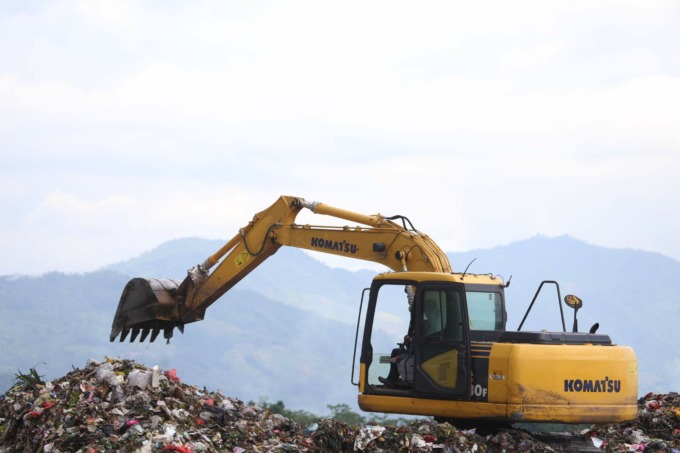 MENGGUNUNG: Sampah di TPA Pakusari serta di semua tempat yang ada di Jember segera punya perda.