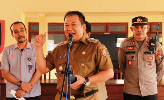 SAATNYA DARING: Bupati Jember Hendy Siswanto menjelaskan pentingnya digitalisasi untuk semua alat pembayaran.