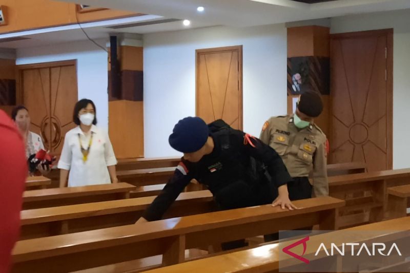 Kegiatan strelisasi oleh Polres Metro Tangerang Kota di sejumlah gereja