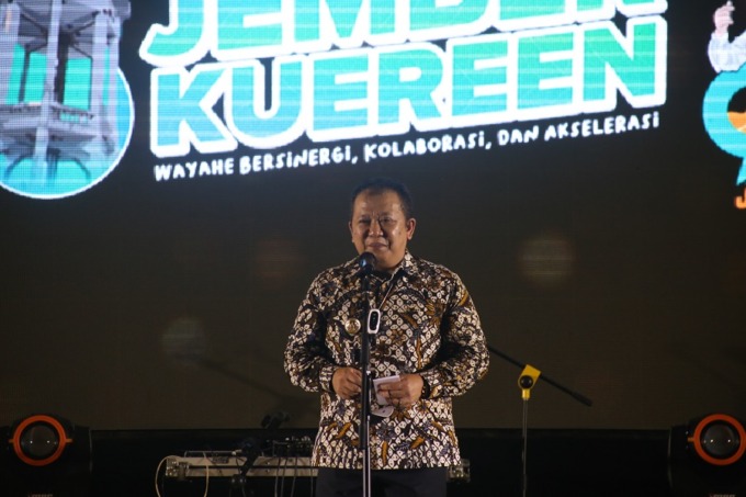 BERI SAMBUTAN: Bupati Hendy Siswanto membuka acara lomba Video Kreatif Jember Kuereen dengan berpantun. Sebentar lagi juga ada lomba pantun.