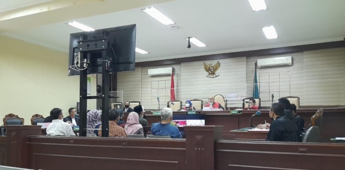 MEJA HIJAU: Suasana sidang keterangan saksi di PN Tipikor Surabaya.