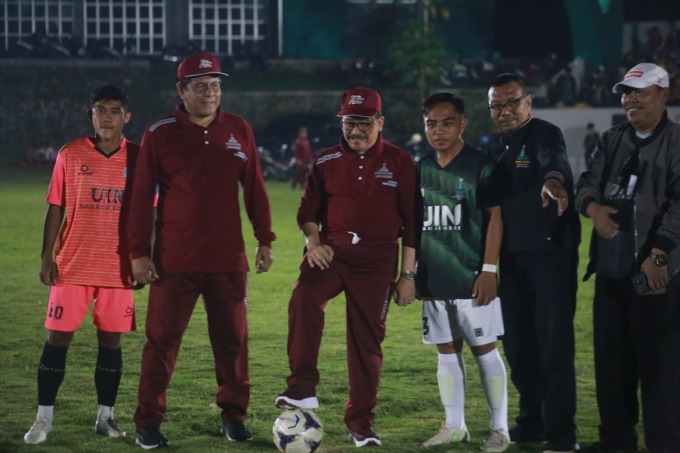 OPENING: Rektor UIN KHAS Jember Babun Suharto bersama Wakil Menteri Agama RI Zainut Tauhid Sa
