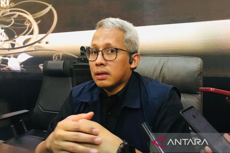 Kepala Bagian Kejahatan Internasional (Kabag Jatinter) Set NCB Interpol Indonesia Divisi Hubungan Internasional (Divhubinter) Polri Komisaris Besar Polisi Tommy Aria Dwianto saat menggelar konferensi pers terkait pemulangan dua buron yang masuk dalam red