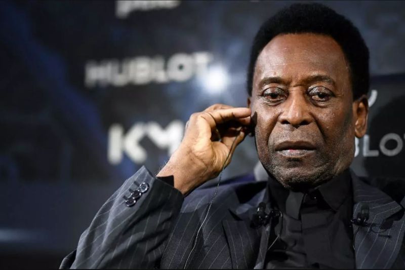 Pesepak bola legendaris Pele saat menghadiri konferensi pers di Hotel Lutetia, Paris pada 2 April 2019.