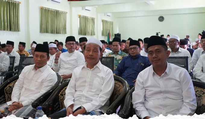FORUM ILMIAH: Para kiai dari berbagai pondok pesantren menghadiri Halaqah Fikih Politik di Ponpes Zainul Hasan Genggong, Probolinggo, Jawa Timur, Rabu (7/12).