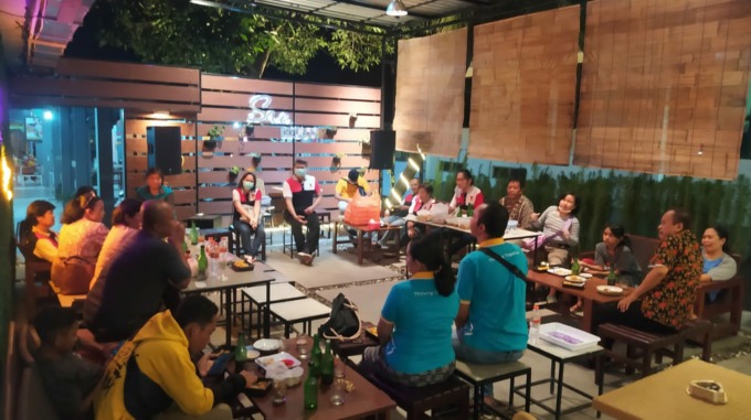 RAMAI: Suasana ruang tengan Sae Coffe yang disulap menjadi ruang kekinian yang mampu membuat pengunjung betah berlama-lama.