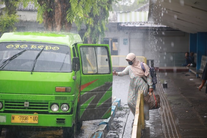 CUACA EKSTREM: Hujan deras melanda sejumlah wilayah Jember, BPBD siapkan 22 personel untuk siap siaga bencana.