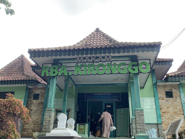 LOKASI SEJARAH: Kondisi atap bangunan makam Ki Ronggo yang berada di Sekarputih, Kecamatan Tegalampel. Beberapa waktu lalu atap bangunan itu sempat rusak akibat angin kencang.