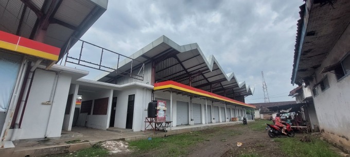 BAGAIMANA INI: Bangunan Pasar Petung di Desa Petung, Kecamatan Bangsalsari, sejak selesai direnovasi tahun 2019 hingga kemarin (2/1), belum ditempati pedagang.