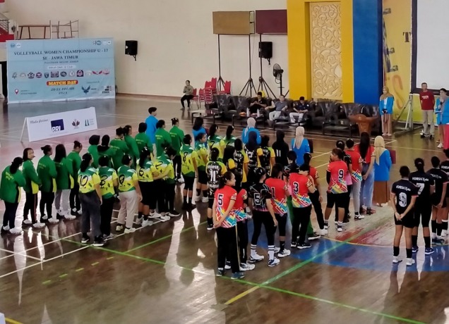 OPENING CEREMONY: Suasana pembukaan kejuaraan Liga Voli Women U-17 di Gedung Polije.