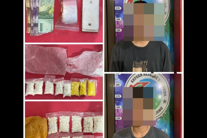 Dua tersangka dan barang bukti ribuan obat terlarang yang diamankan Polres Tabalong, Kalimantan Selatan pada beberapa waktu lalu.