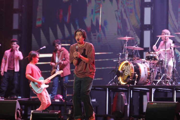 Sheila on 7 saat menggelar Konser