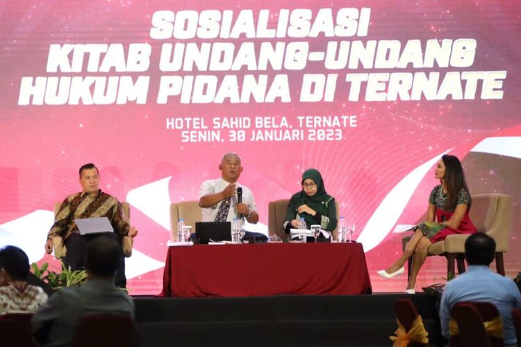 Dhana Putra, Plt. Dirjen Perundang-Undangan Kemenkumham RI, hadir sebagai pembicara dalam acara Sosialisasi KUHP di Hotel Sahid Bela Ternate, Maluku Utara, Senin (30/1).